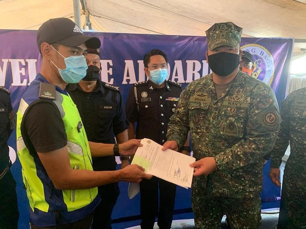 Malaysia Serah Lapan Anggota Abu Sayyaf Kepada Filipina Malaysia Serah Lapan Anggota Abu Sayyaf Kepada Filipina