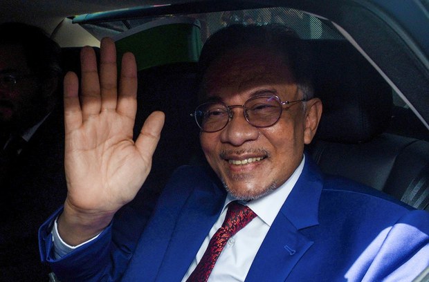 201013-MY-Anwar1000.jpg