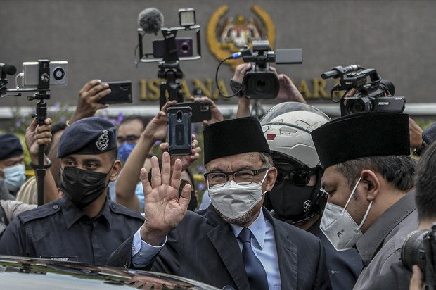 Krisis COVID-19: Pemimpin Parti Politik Malaysia Mengadap Yang di-Pertuan Agong Krisis COVID-19: Pemimpin Parti Politik Malaysia Mengadap Yang di-Pertuan Agong