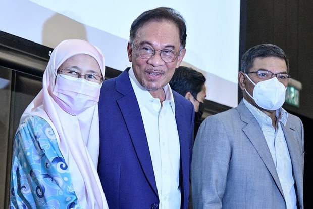200923-MY-Anwar880.jpg
