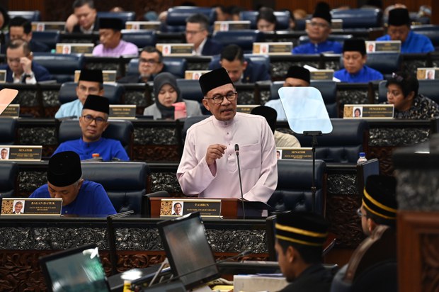 Belanjawan 2024 lebih kecil, utamakan perbelanjaan berhemah, kurangkan defisit fisikal Belanjawan 2024 lebih kecil, utamakan perbelanjaan berhemah, kurangkan defisit fisikal