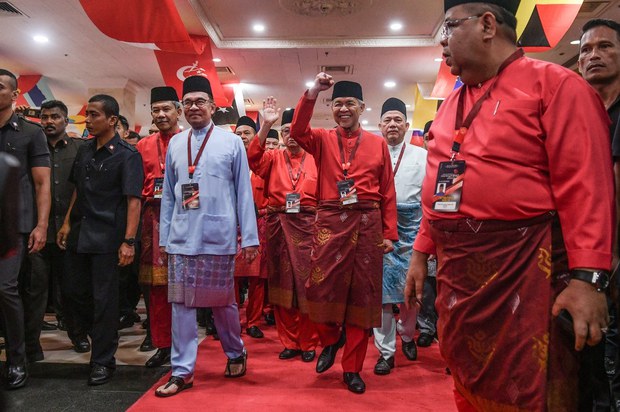 Anwar Ibrahim hadir Perhimpunan Agung UMNO setelah suku abad Anwar Ibrahim hadir Perhimpunan Agung UMNO setelah suku abad