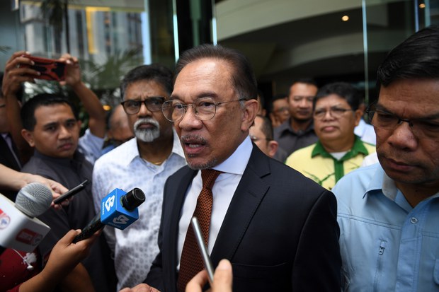 200507-MY-Anwar1000.jpg