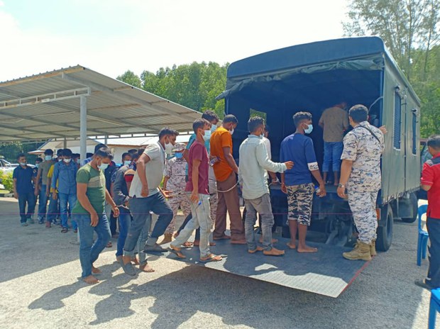 Malaysia tahan warga Bangladesh cuba menyelinap masuk dari Indonesia Malaysia tahan warga Bangladesh cuba menyelinap masuk dari Indonesia