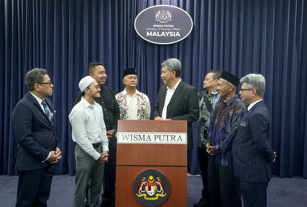 Malaysia evakuasi rakyat terkandas di Bangladesh, selepas dihujani kritikan lewat bertindak Malaysia evakuasi rakyat terkandas di Bangladesh, selepas dihujani kritikan lewat bertindak