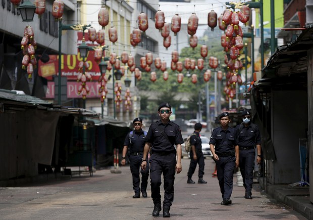 Polis Malaysia Tahan Warga China Dalang Sindiket Penipuan 'Macau Scam' Polis Malaysia Tahan Warga China Dalang Sindiket Penipuan 'Macau Scam'