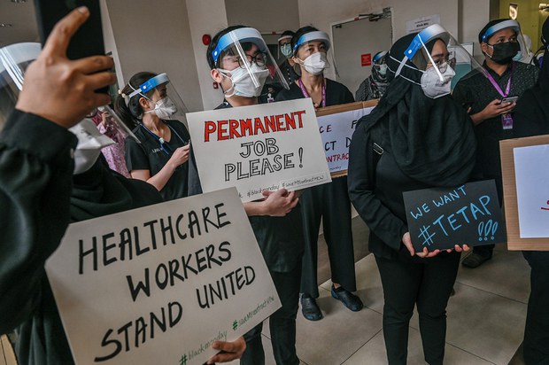 Doktor Kontrak Protes Tuntut Jawatan Tetap dan Faedah Pekerjaan Doktor Kontrak Protes Tuntut Jawatan Tetap dan Faedah Pekerjaan