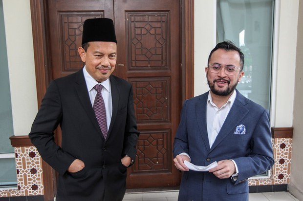 Mahkamah Syariah Malaysia Bebaskan Penerbit Buku Kontroversi Irshad Manji Mahkamah Syariah Malaysia Bebaskan Penerbit Buku Kontroversi Irshad Manji