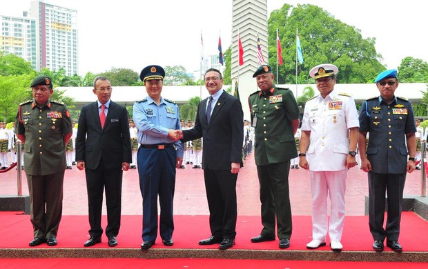 170329-MY-Hishammuddin-china620.jpg