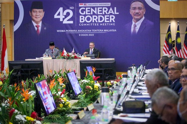 Malaysia-Indonesia sepakat tingkatkan kawalan keselamatan sepanjang sempadan Sarawak-Kalimantan Malaysia-Indonesia sepakat tingkatkan kawalan keselamatan sepanjang sempadan Sarawak-Kalimantan