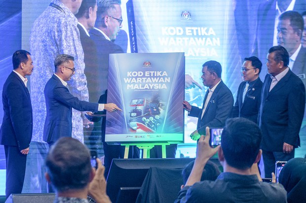 Malaysia lancar kod etika kewartawanan diolah semula lawan berita palsu Malaysia lancar kod etika kewartawanan diolah semula lawan berita palsu