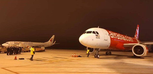 200203-MY-CH-AirAsia-Wuhan1000.jpg