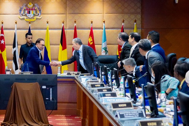 Timbalan Perdana Menteri sahkan kontrak lantikan politik ditamatkan serta merta