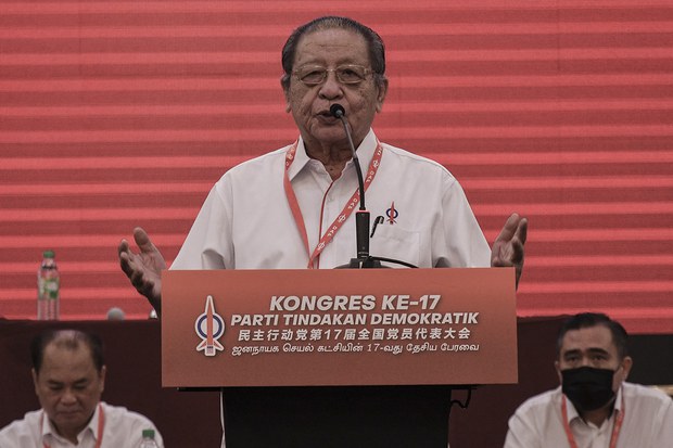 Lim Kit Siang dipanggil polis beri keterangan berhubung kenyataan di England Lim Kit Siang dipanggil polis beri keterangan berhubung kenyataan di England