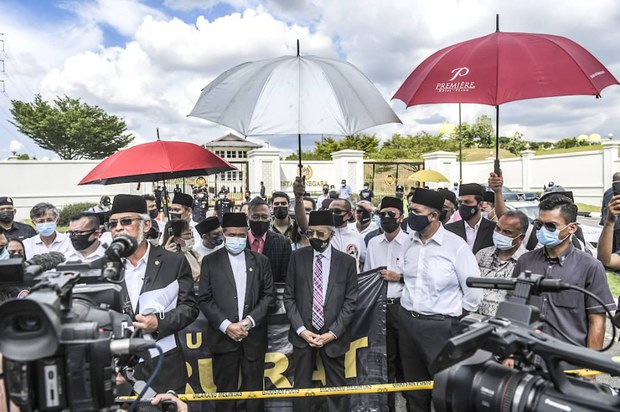 Pembangkang Serah Memorandum Kali Ke-2 Minta Yang di-Pertuan Agong Tamatkan Darurat Pembangkang Serah Memorandum Kali Ke-2 Minta Yang di-Pertuan Agong Tamatkan Darurat