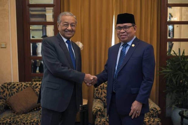 190308-MY-PH-Mahathir-Ebrahim-1000.JPG 190308-MY-PH-Mahathir-Ebrahim-1000.JPG