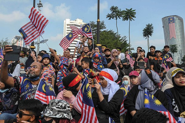 Mahathir dakwa PM Anwar rasis, sekat kebebasan Melayu suarakan hak