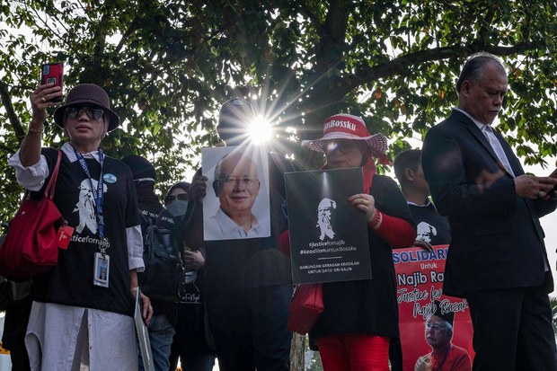 Mahkamah Persekutuan tolak permohonan gugur hakim sabitan bersalah Najib Razak Mahkamah Persekutuan tolak permohonan gugur hakim sabitan bersalah Najib Razak