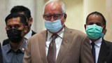 Mahkamah Malaysia Benarkan Najib Razak Ke Singapura Bersama Isteri