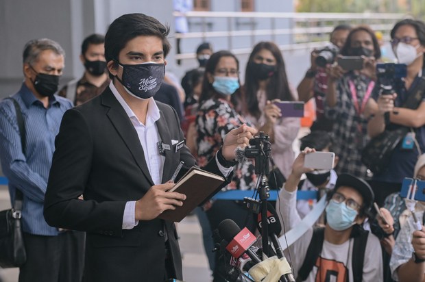 Bekas Menteri Termuda Malaysia Didakwa Pecah Amanah RM1.12 Juta Bekas Menteri Termuda Malaysia Didakwa Pecah Amanah RM1.12 Juta