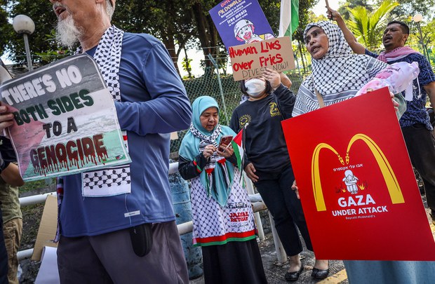 McDonald’s Malaysia mahu gugurkan saman ke atas pergerakan pro-Palestin McDonald’s Malaysia mahu gugurkan saman ke atas pergerakan pro-Palestin