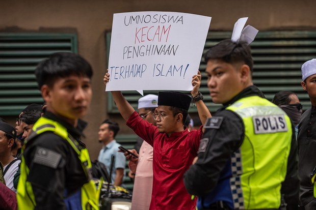 Pengarah, pelakon filem kontroversi berkaitan Islam diugut bunuh