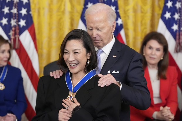 Michelle Yeoh dianugerah Pingat Kebebasan Presiden Amerika Syarikat Michelle Yeoh dianugerah Pingat Kebebasan Presiden Amerika Syarikat