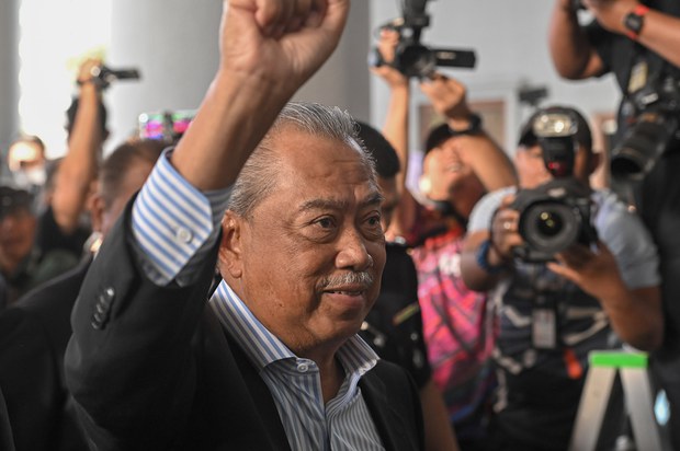 Bekas Perdana Menteri Muhyiddin Yassin didakwa salah guna kuasa, lakukan pengubahan wang haram Bekas Perdana Menteri Muhyiddin Yassin didakwa salah guna kuasa, lakukan pengubahan wang haram