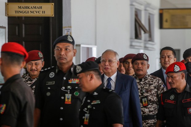 Afidavit Zahid Hamidi akui kewujudan titah adendum Agong terhadap Najib Razak Afidavit Zahid Hamidi akui kewujudan titah adendum Agong terhadap Najib Razak