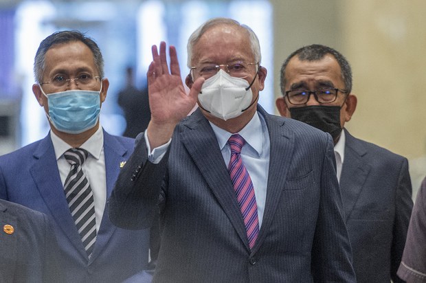 Najib gugurkan khidmat kebanyakan peguamnya ketika pendengaran rayuan terakhir kes SRC