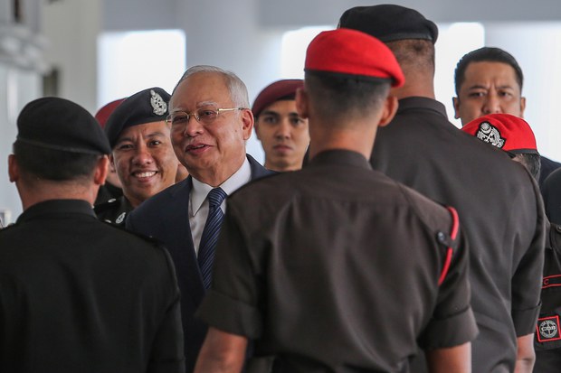 Prosiding Najib Razak semak titah ‘tahanan rumah’ perlu dijalankan secara terbuka Prosiding Najib Razak semak titah ‘tahanan rumah’ perlu dijalankan secara terbuka