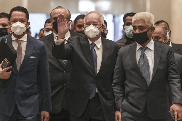 Najib mohon Mahkamah Persekutuan batalkan sabitan SRC, benarkan perbicaraan semula Najib mohon Mahkamah Persekutuan batalkan sabitan SRC, benarkan perbicaraan semula