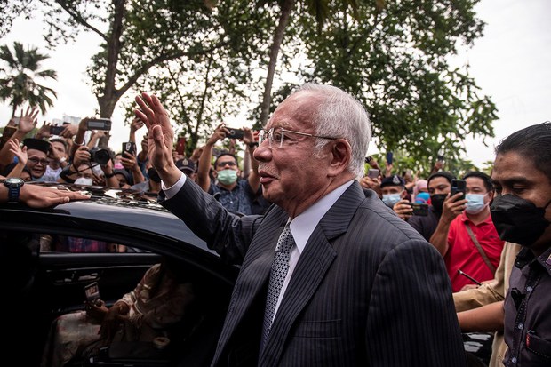 Mahkamah Persekutuan putuskan Najib, anak lelaki perlu bayar cukai tertunggak