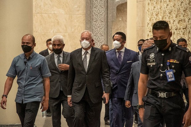 Mahkamah Persekutuan tolak permohonan Najib untuk dibicarakan semula, tunda pendengaran rayuan Mahkamah Persekutuan tolak permohonan Najib untuk dibicarakan semula, tunda pendengaran rayuan