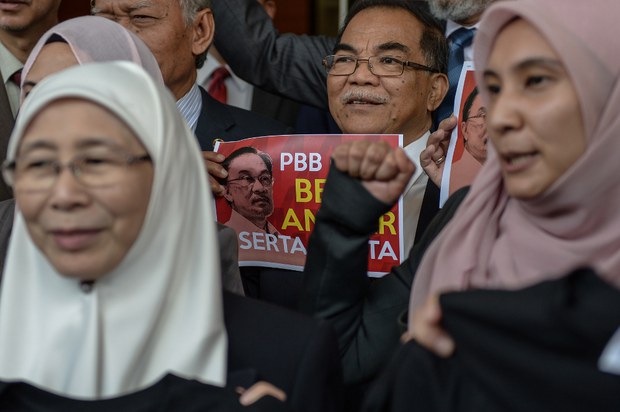 151203-MY-IZZAH620 151203-MY-IZZAH620