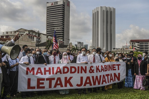 Ahli Parlimen Pembangkang Malaysia Terus Desak PM Muhyiddin Letak Jawatan Selepas Parlimen Ditangguh Ahli Parlimen Pembangkang Malaysia Terus Desak PM Muhyiddin Letak Jawatan Selepas Parlimen Ditangguh