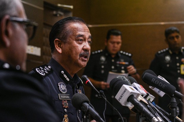 Suami isteri dikaitkan dengan warga Israel didakwa miliki senjata