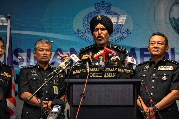 180525-MY-Najib-cash620.jpg