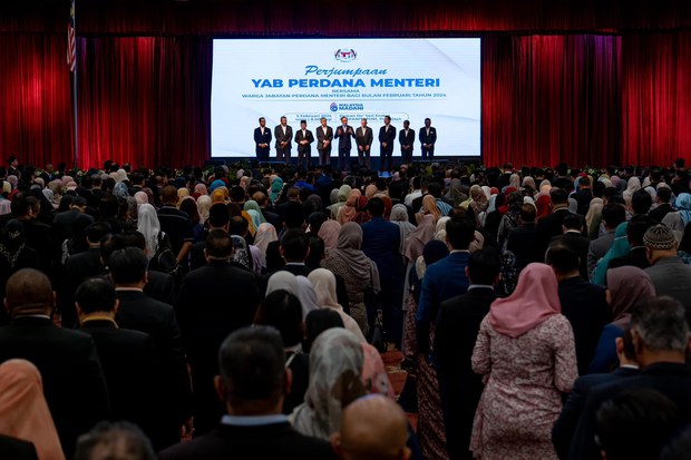 Gaji baharu penjawat awam Malaysia diumum semasa Belanjawan 2025