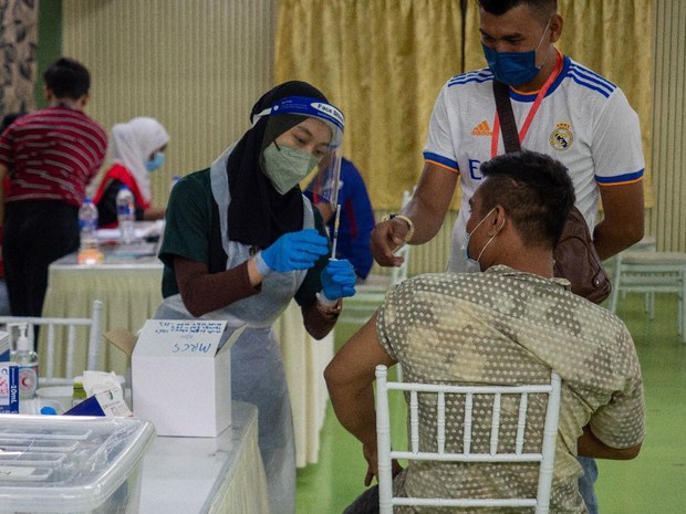 NGO Malaysia Bantu Pendatang Bimbang Ditahan Dapatkan Vaksin NGO Malaysia Bantu Pendatang Bimbang Ditahan Dapatkan Vaksin
