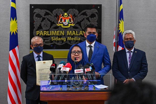 Parlimen Malaysia kecoh Speaker tolak bahas isu sita aset Petronas di Azerbaijan Parlimen Malaysia kecoh Speaker tolak bahas isu sita aset Petronas di Azerbaijan