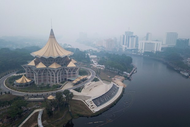 PENJELASAN: Apa yang dipertaruh ketika Sarawak ambil alih kawalan sumber minyak, gas PENJELASAN: Apa yang dipertaruh ketika Sarawak ambil alih kawalan sumber minyak, gas