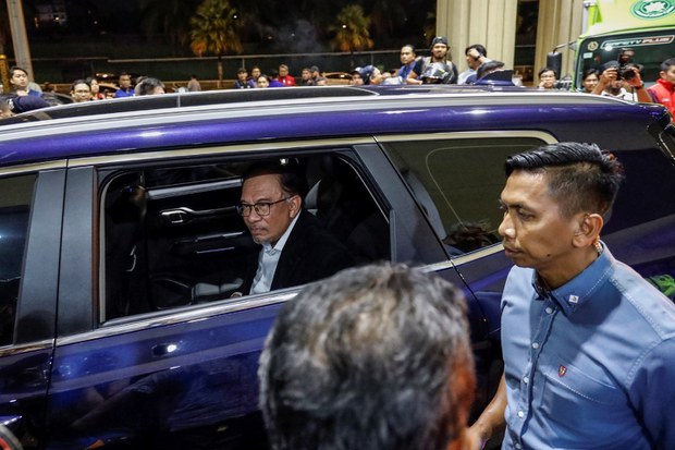 Kemenangan pembangkang dalam PRN petanda Anwar perlu fokus kepada ekonomi - Penganalisis