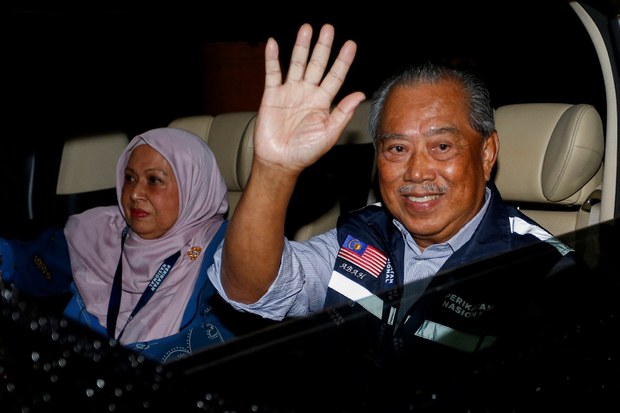 Istana Negara: Parti-parti Malaysia mesti selesaikan jalinan gabungan, bentuk kerajaan menjelang petang Isnin Istana Negara: Parti-parti Malaysia mesti selesaikan jalinan gabungan, bentuk kerajaan menjelang petang Isnin