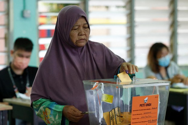 Jutaan rakyat Malaysia mengundi pada Pilihan Raya Umum ke-15