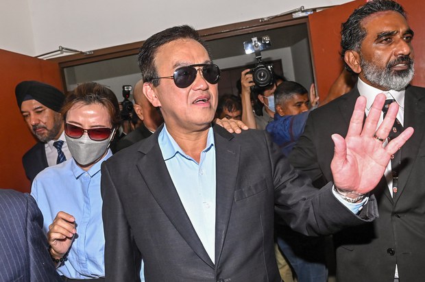 Mahkamah Malaysia dakwa pemilik kedai, pembekal stoking kalimah ‘Allah’ Mahkamah Malaysia dakwa pemilik kedai, pembekal stoking kalimah ‘Allah’