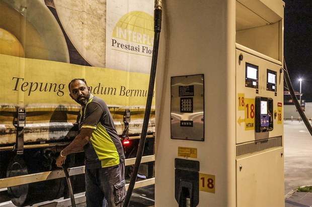 Langkah Malaysia hapus subsidi diesel cetus kebimbangan kenaikan harga barang Langkah Malaysia hapus subsidi diesel cetus kebimbangan kenaikan harga barang