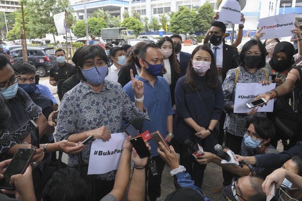 Lapan Belas Individu Saman Perdana Menteri Cabul Hak Undi Anak Muda Lapan Belas Individu Saman Perdana Menteri Cabul Hak Undi Anak Muda