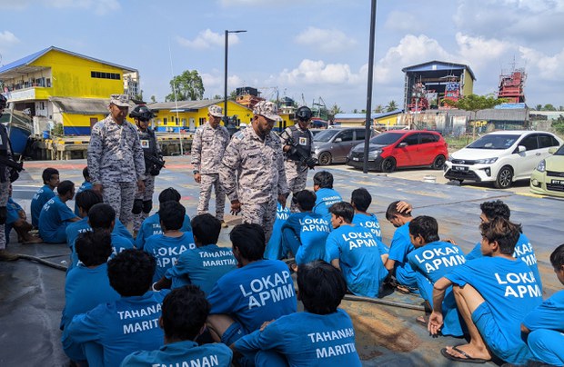 Maritim Malaysia tahan 40 nelayan Vietnam tangkap ikan secara haram Maritim Malaysia tahan 40 nelayan Vietnam tangkap ikan secara haram