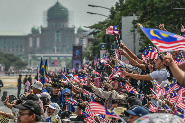 Pindaan kewarganegaraan, siapa yang paling mendapat manfaat? Pindaan kewarganegaraan, siapa yang paling mendapat manfaat?